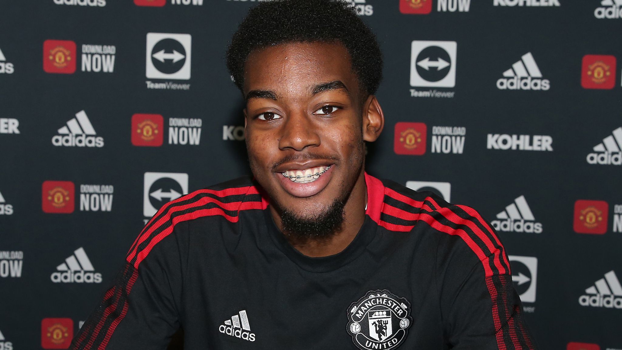 Anthony Elanga: Manchester United forward signs new deal