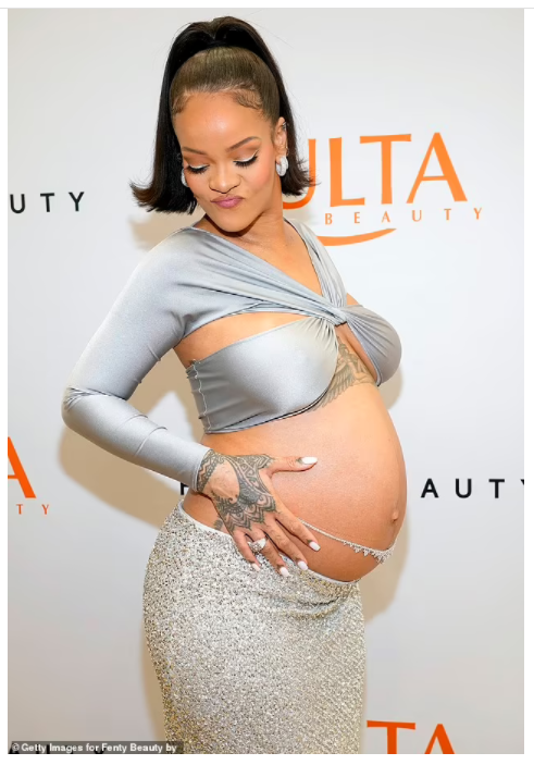 Heavily Pregnant Rihanna displays her growing baby bump 