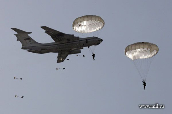 Russian-paratroopers