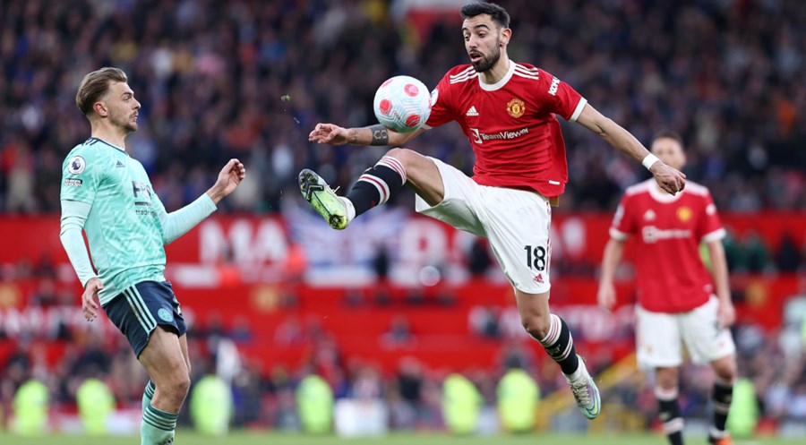 Man Utd drop more points in race for top four