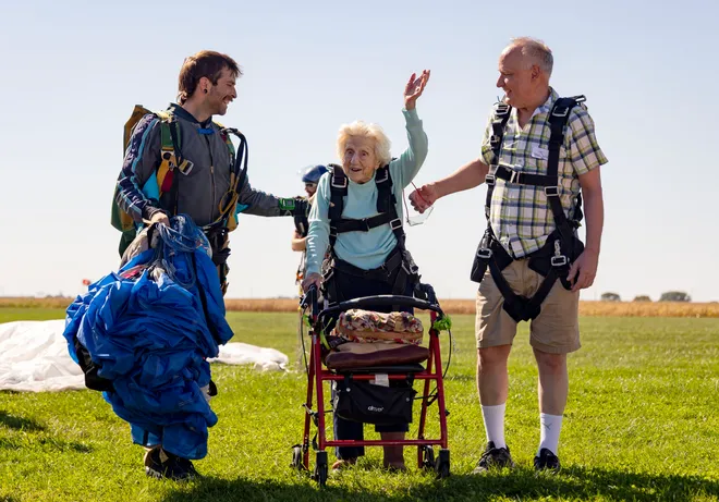 104-year-old woman dies days after jumping from plane to break record for oldest skydiver