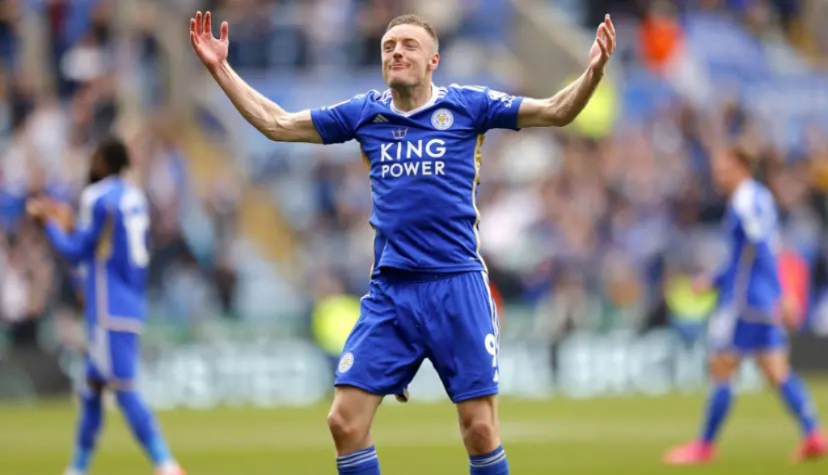 Vardy signs new one-year deal with Leicester